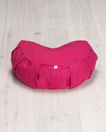 Yogiraj Meditation Cushion Crescent- meditaatiotyyny (Rasberry Red)